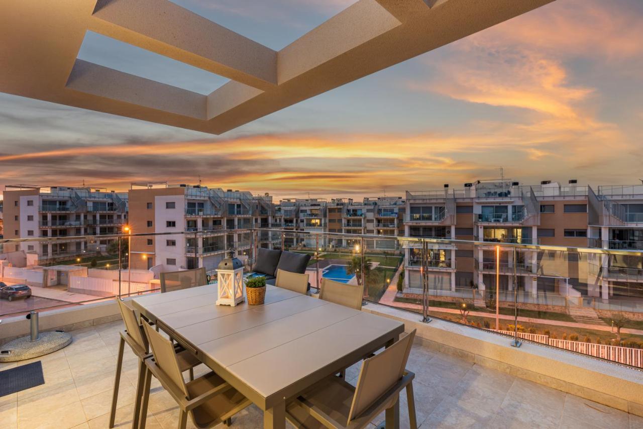 Апартаменти La Zenia Cocoon - Luxury Penthouse With Jacuzzi, 2 Pools, Indoor Heated Pool, Sauna, Gym, Playstation Dehesa de Campoamor  Екстер'єр фото