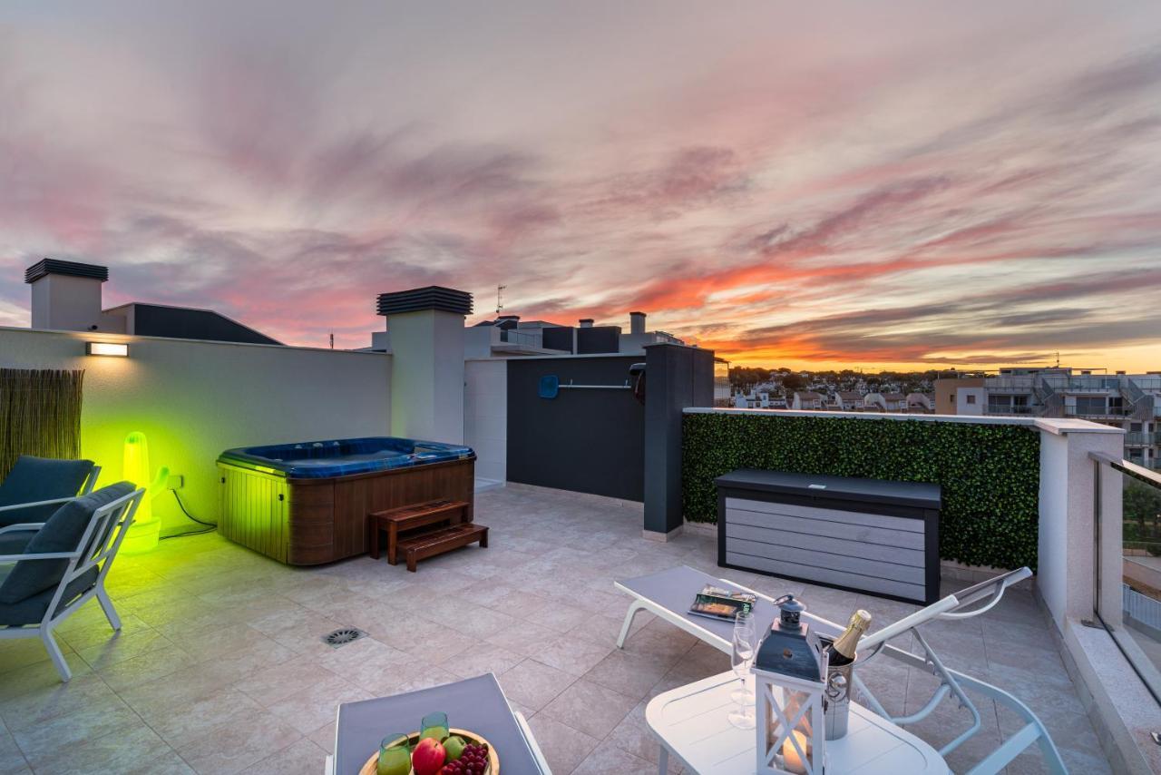 Апартаменти La Zenia Cocoon - Luxury Penthouse With Jacuzzi, 2 Pools, Indoor Heated Pool, Sauna, Gym, Playstation Dehesa de Campoamor  Екстер'єр фото