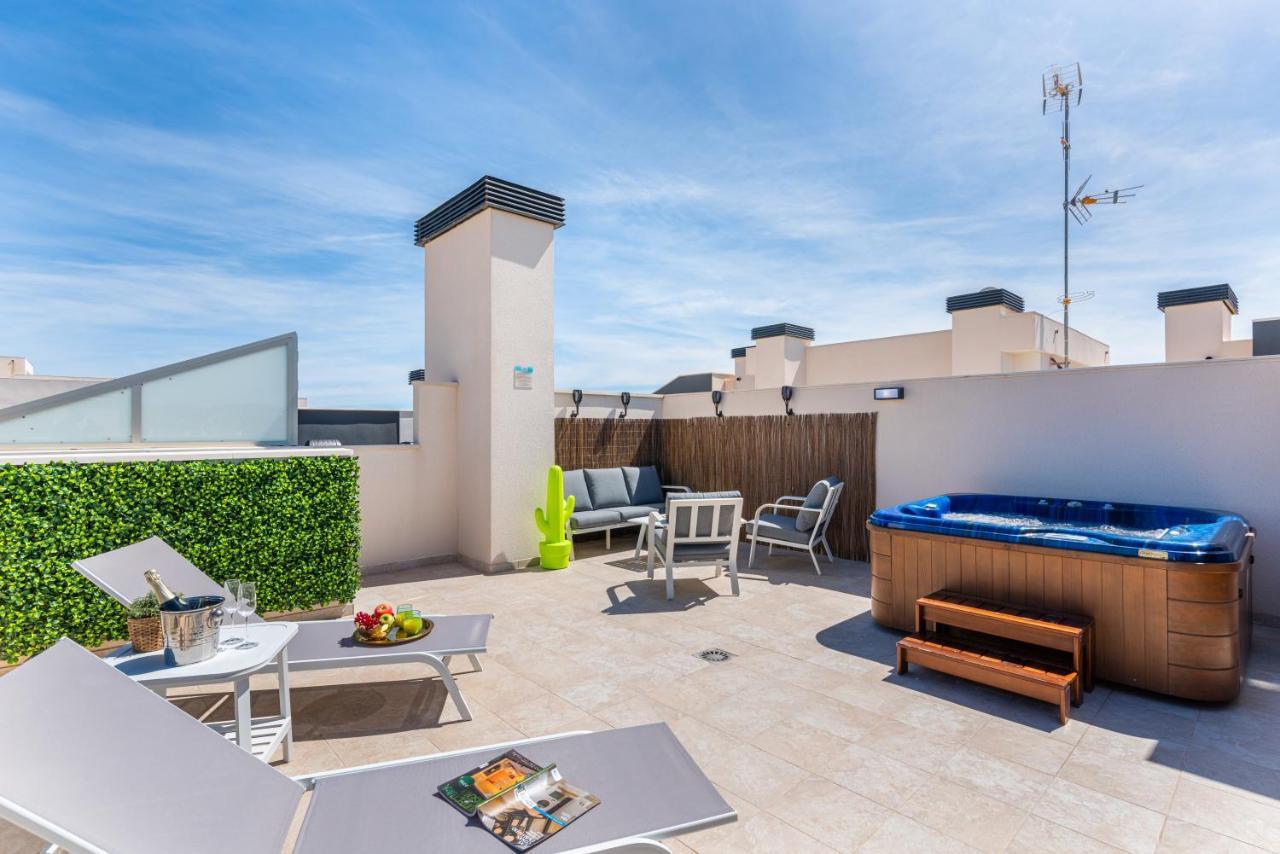 Апартаменти La Zenia Cocoon - Luxury Penthouse With Jacuzzi, 2 Pools, Indoor Heated Pool, Sauna, Gym, Playstation Dehesa de Campoamor  Екстер'єр фото
